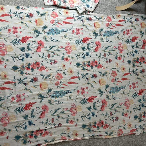 Spring Floral Sheer Rod pocket Curtain panels set of 2 Size 83 X 57 - Picture 3 of 6